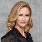 Woman wearing a 16in Grand Extension in Ginger Blonde